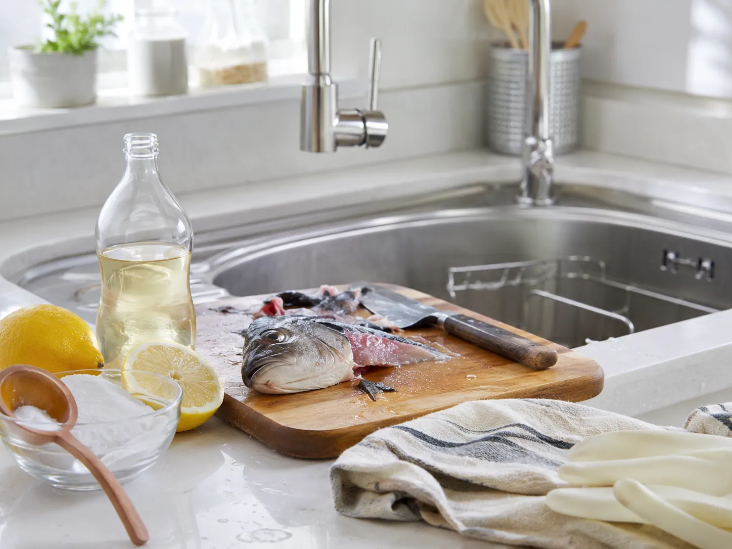 fish cutting board smell kitchen